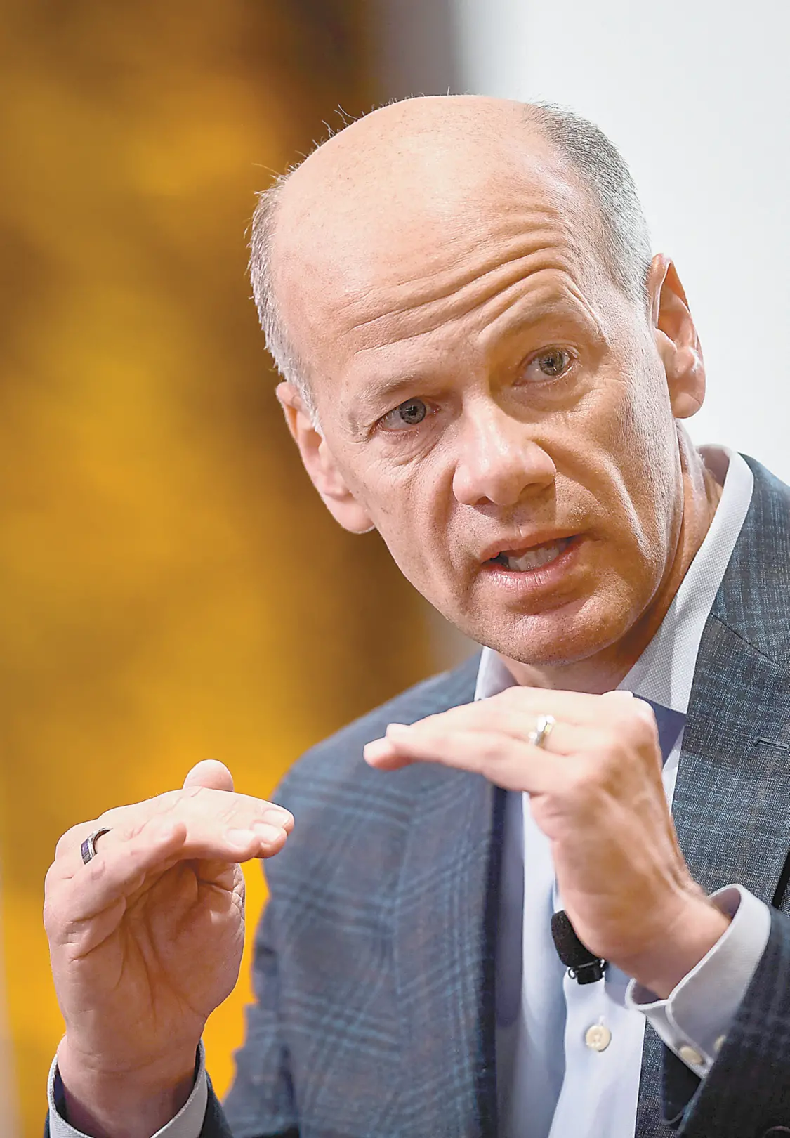 賭波：聚焦科技引來關注 提前套現受到質疑 矽穀銀行在他手中墜落